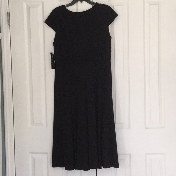 Dress - Picture 6 of 9